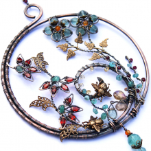 Bee Garden Gemstone Suncatcher Bee Garden Gemstone Suncatcher
