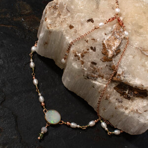 AUSTRALIAN OPAL & FRESHWATER PEARL CHOKER NECKLACE WITH AN ADDED EXTENDER IN MIXED METALS.