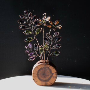 WHIMSICAL CRYSTAL FLOWERS & LEAVES ON A LOG SLICE ... WINDOWSILL SUNCATCHER