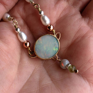AUSTRALIAN OPAL & FRESHWATER PEARL CHOKER NECKLACE WITH AN ADDED EXTENDER IN MIXED METALS.