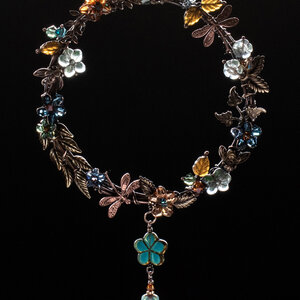 BEE & DRAGONFLY WREATH SWAROVSKI CRYSTAL WINDOW SUNCATCHER IN MIXED METALS