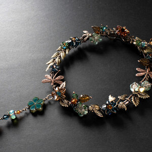 BEE & DRAGONFLY WREATH SWAROVSKI CRYSTAL WINDOW SUNCATCHER IN MIXED METALS