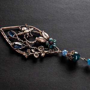 BEE WITH GEMSTONES CAR REAR-VIEW MIRROR DANGLE .... ADJUSTABLE