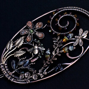 DRAGONFLY & BEE GEMSTONE WINDOW SUNCATCHER IN MIXED METALS WITH A SWAROVSKI CRYSTAL PENDANT