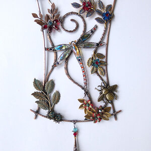 "BEE A DRAGONFLY" .... SWAROVSKI CRYSTAL WINDOW SUNCATCHER IN MIXED METALS