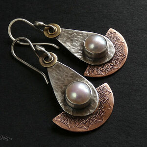 CREAMY FRESHWATER PEARL STERLING SILVER & ETCHED COPPER RETRO EARRINGS WITH STERLING SILVER EAR WIRES