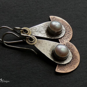 CREAMY FRESHWATER PEARL STERLING SILVER & ETCHED COPPER RETRO EARRINGS WITH STERLING SILVER EAR WIRES