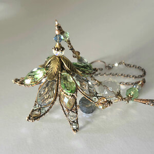 LONG CHANDELIER STYLE FLOWER CRYSTAL WINDOW SUNCATCHER