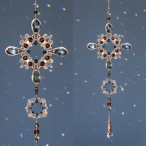 ORNATE VICTORIAN STYLE CRYSTAL WINDOW SUNCATCHER IN BLUE & AMBER