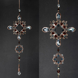 ORNATE VICTORIAN STYLE CRYSTAL WINDOW SUNCATCHER IN BLUE & AMBER