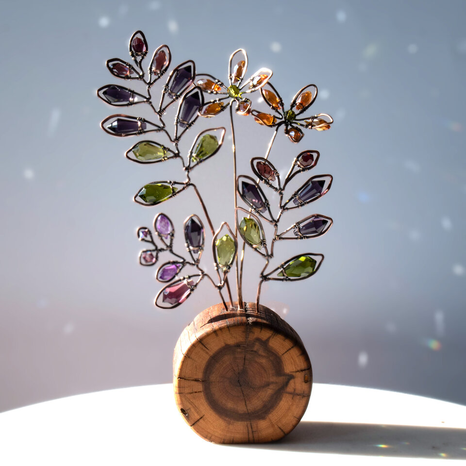 WHIMSICAL CRYSTAL FLOWERS & LEAVES ON A LOG SLICE ... WINDOWSILL SUNCATCHER