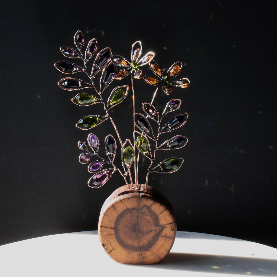 WHIMSICAL CRYSTAL FLOWERS & LEAVES ON A LOG SLICE ... WINDOWSILL SUNCATCHER
