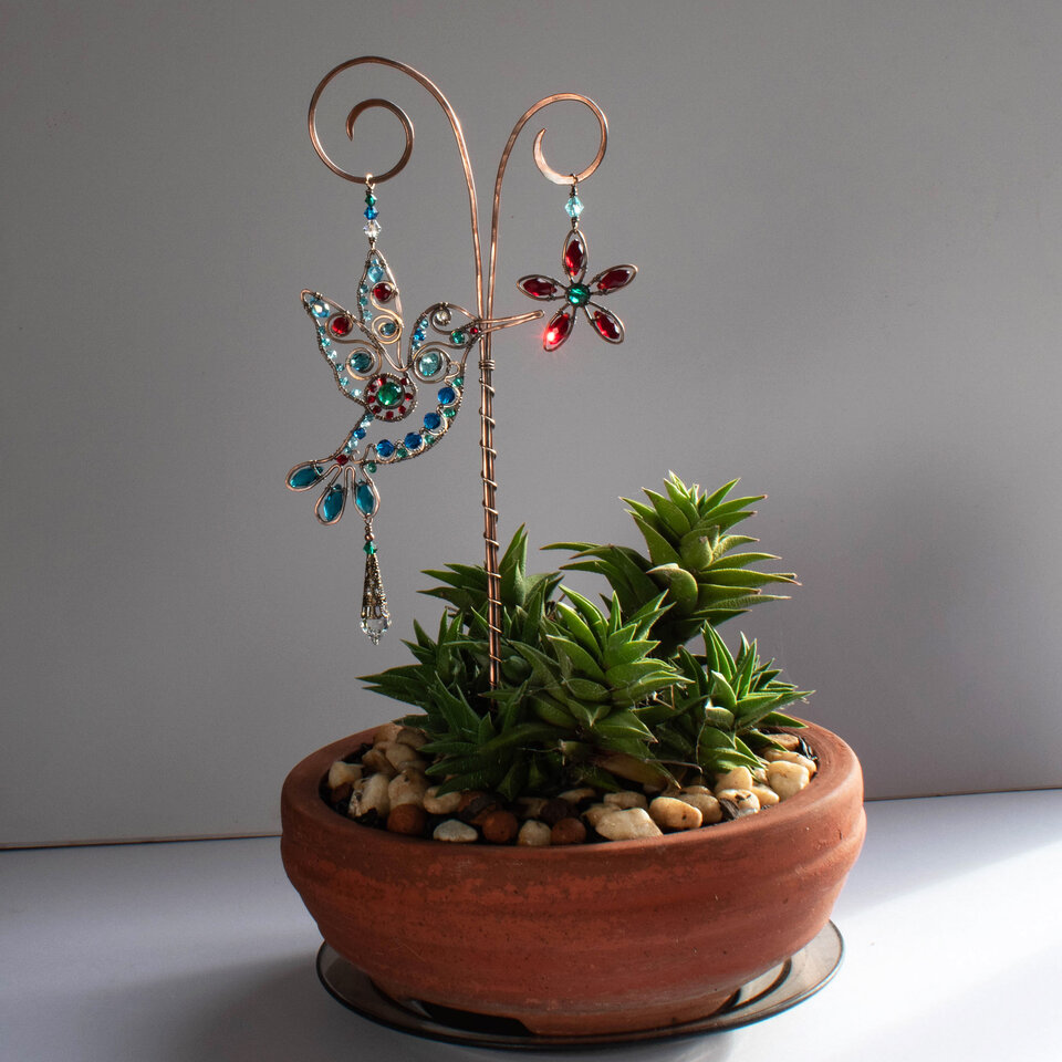 HUMMINGBIRD WITH A FLOWER ... DECORATIVE PLANT STAKE CRYSTAL SUNCATCHER