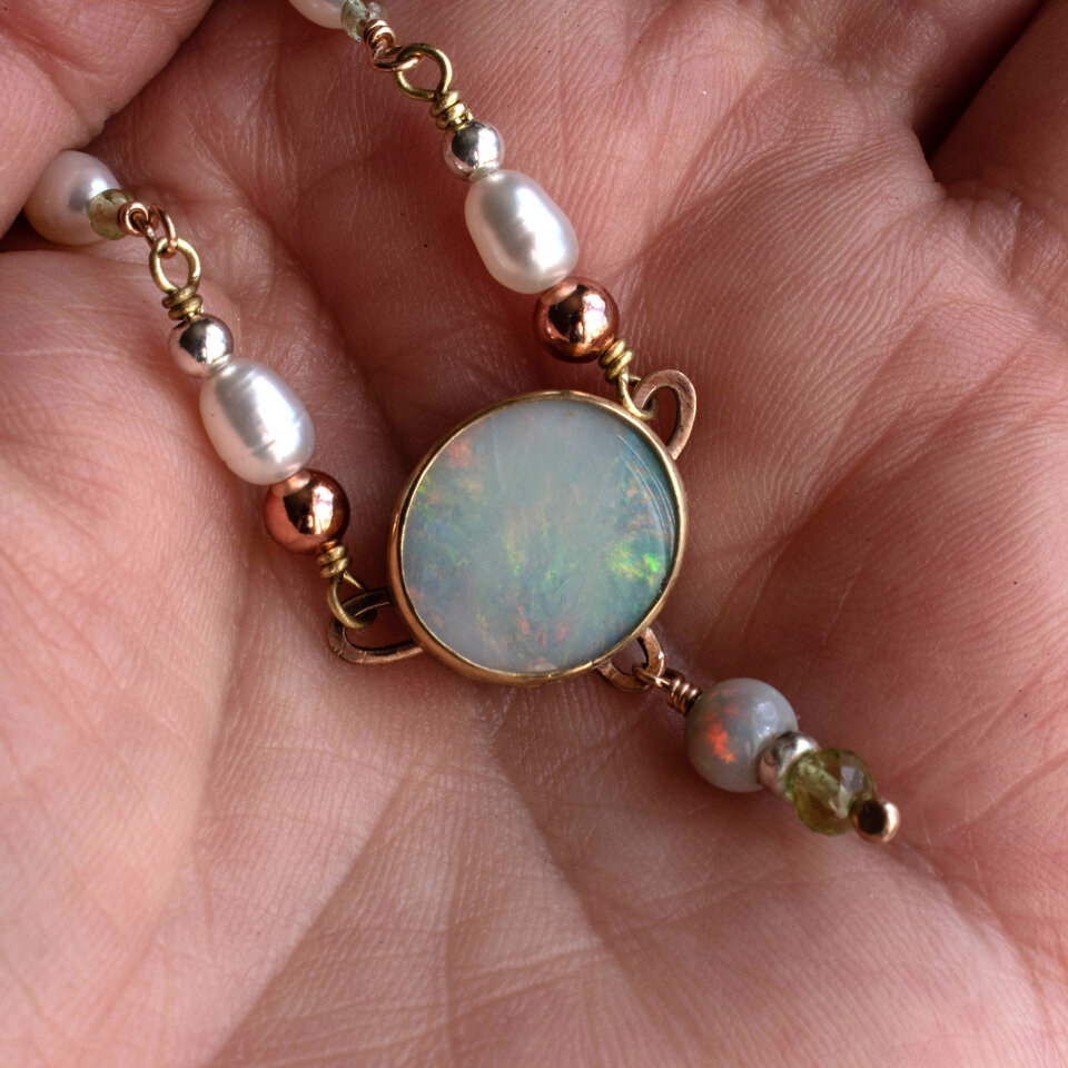 AUSTRALIAN OPAL & FRESHWATER PEARL CHOKER NECKLACE WITH AN ADDED EXTENDER IN MIXED METALS.