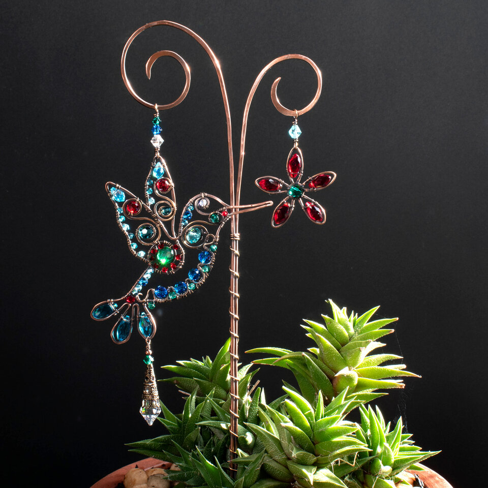 HUMMINGBIRD WITH A FLOWER ... DECORATIVE PLANT STAKE CRYSTAL SUNCATCHER
