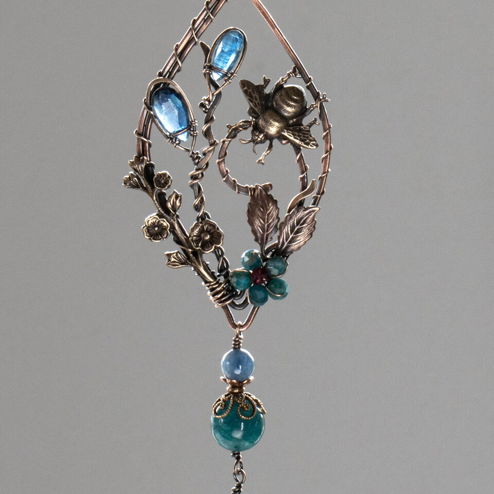 BEE WITH GEMSTONES CAR REAR-VIEW MIRROR DANGLE .... ADJUSTABLE