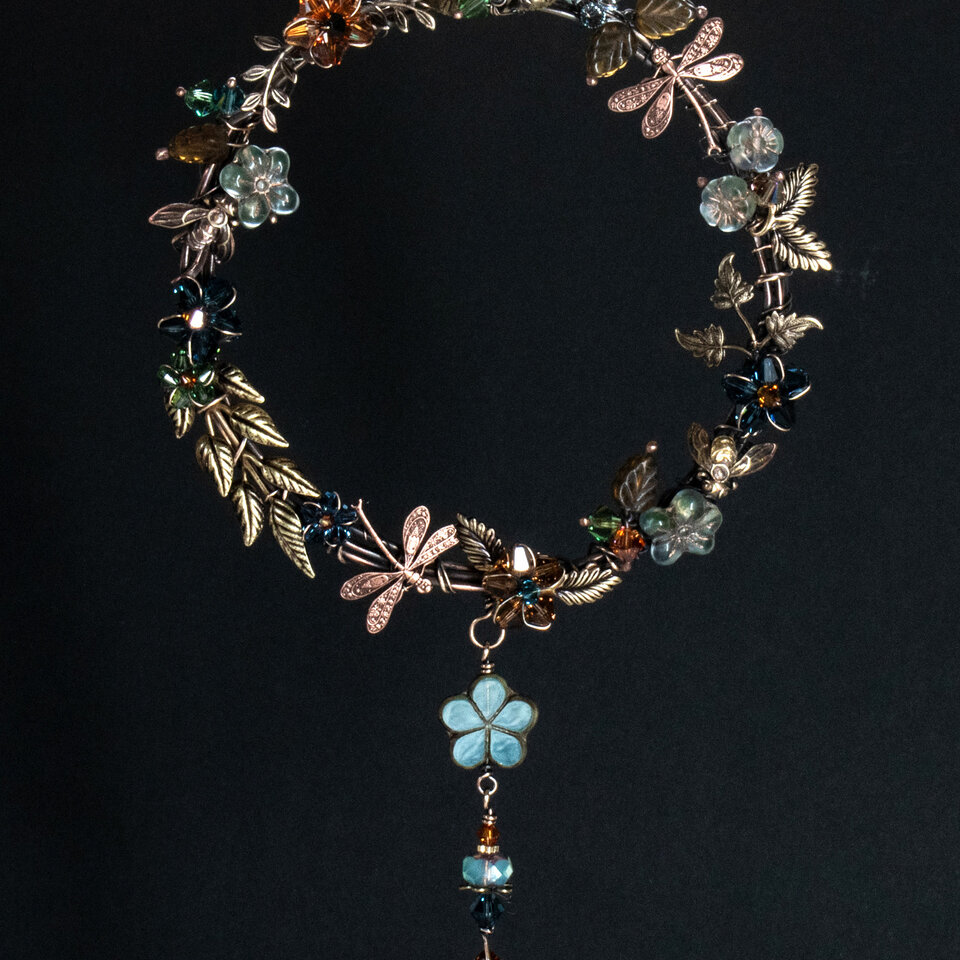 BEE & DRAGONFLY WREATH SWAROVSKI CRYSTAL WINDOW SUNCATCHER IN MIXED METALS
