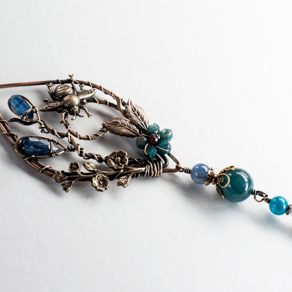 BEE WITH GEMSTONES CAR REAR-VIEW MIRROR DANGLE .... ADJUSTABLE