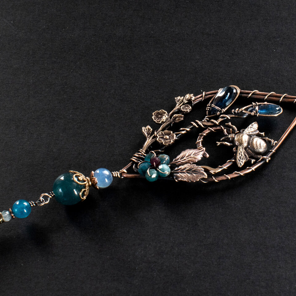 BEE WITH GEMSTONES CAR REAR-VIEW MIRROR DANGLE .... ADJUSTABLE