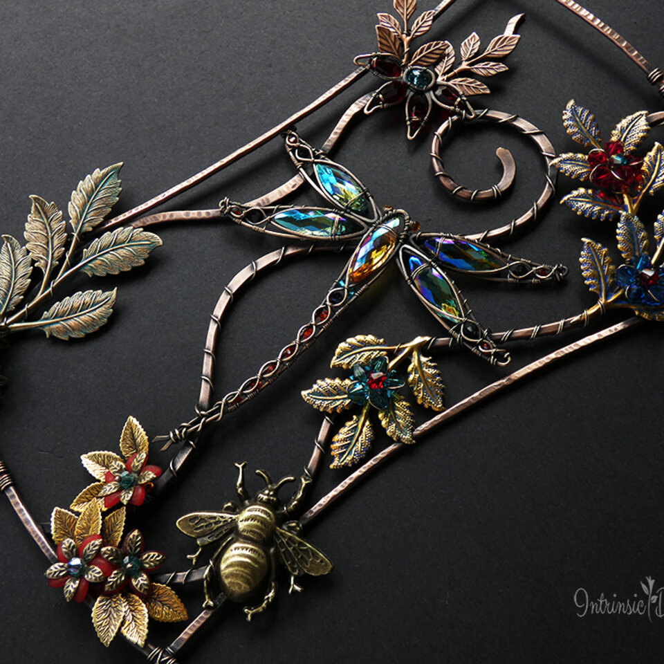 "BEE A DRAGONFLY" .... SWAROVSKI CRYSTAL WINDOW SUNCATCHER IN MIXED METALS