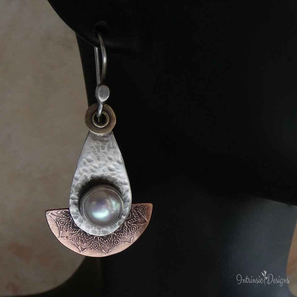 CREAMY FRESHWATER PEARL STERLING SILVER & ETCHED COPPER RETRO EARRINGS WITH STERLING SILVER EAR WIRES