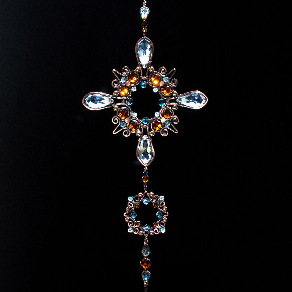 ORNATE VICTORIAN STYLE CRYSTAL WINDOW SUNCATCHER IN BLUE & AMBER