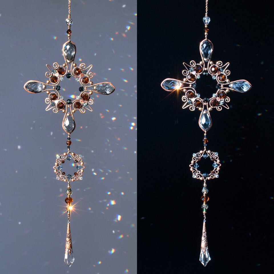 ORNATE VICTORIAN STYLE CRYSTAL WINDOW SUNCATCHER IN BLUE & AMBER
