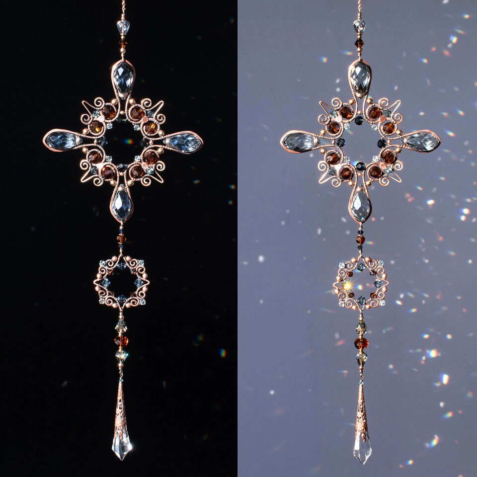 ORNATE VICTORIAN STYLE CRYSTAL WINDOW SUNCATCHER IN BLUE & AMBER