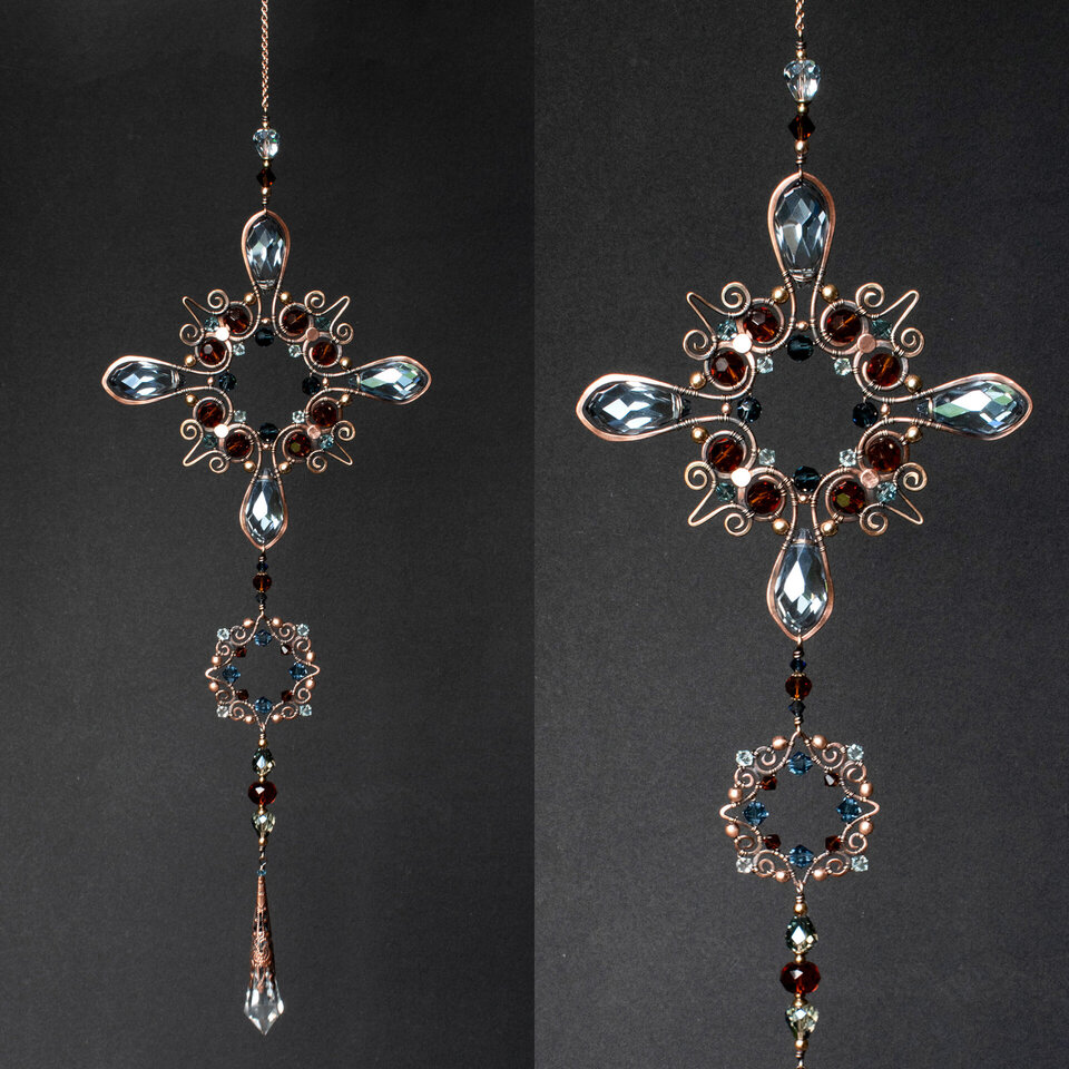 ORNATE VICTORIAN STYLE CRYSTAL WINDOW SUNCATCHER IN BLUE & AMBER