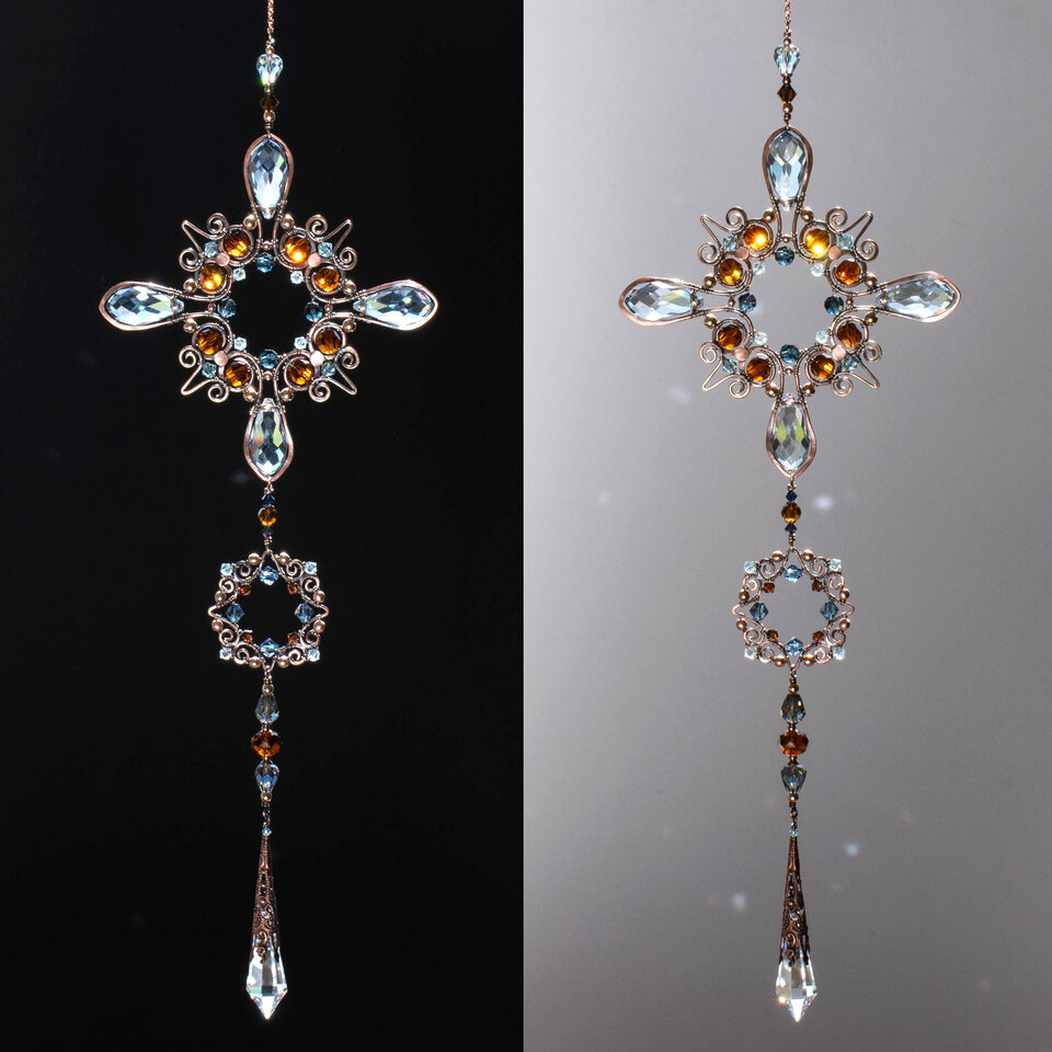 ORNATE VICTORIAN STYLE CRYSTAL WINDOW SUNCATCHER IN BLUE & AMBER