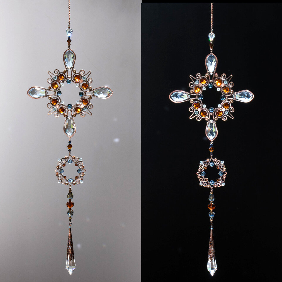 ORNATE VICTORIAN STYLE CRYSTAL WINDOW SUNCATCHER IN BLUE & AMBER