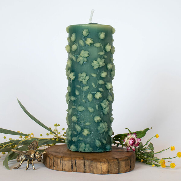 BEESWAX FLORAL PILLAR CANDLE WITH A STRINGYBARK WOOD SLICE PLATE