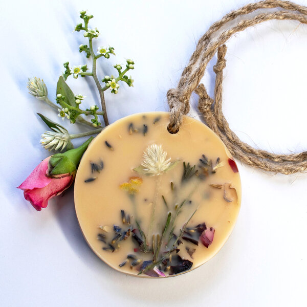 "FLORAL" BEESWAX TABLET INFUSED WITH NATURAL ESSENTIAL OILS