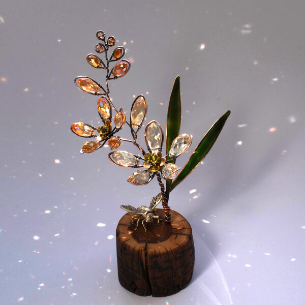 GOLDEN LILIES WITH A BRASS BEE ON A WOOD SLICE  ... WINDOWSILL SUNCATCHER .... IKEBANA STYLE