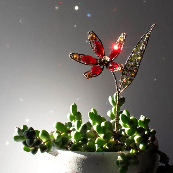 LARGE RED CRYSTAL FLOWER DECORATIVE PLANT STAKE SUNCATCHER