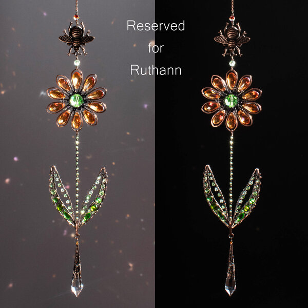 RESERVED FOR RUTHANN ... DAISY & BEE CRYSTAL WINDOW SUNCATCHER