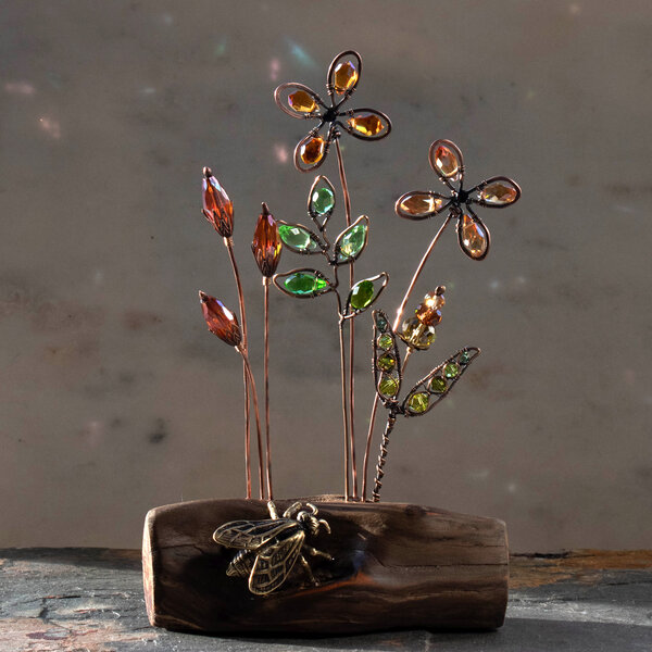 FLOWERS AND BEE ON A LOG ... WINDOWSILL SUNCATCHER