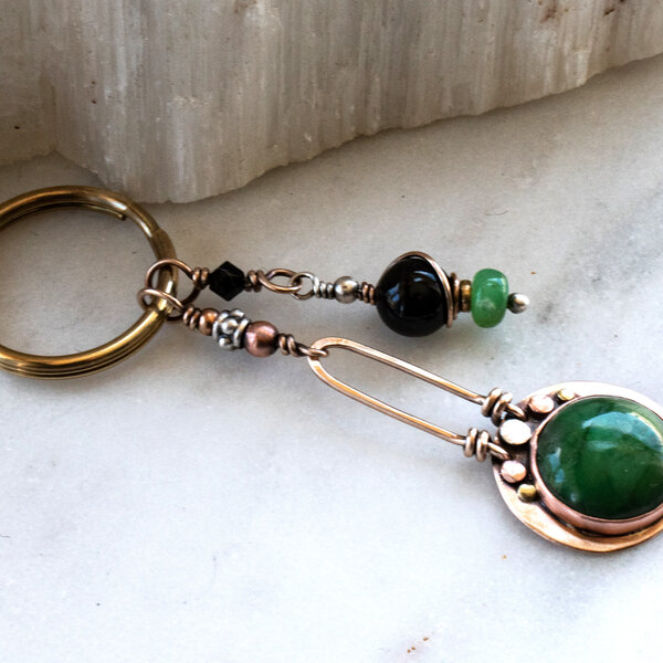 SERPENTINE, CHRYSOPHRASE AND BLACK ONYX MIXED METAL KEYRING / KEY CHARM