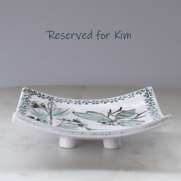 "RESERVED FOR KIM" ... CURVED SQUARE RING DISH WITH BEE AND "VIBERNUM TINUS" FLOWERS