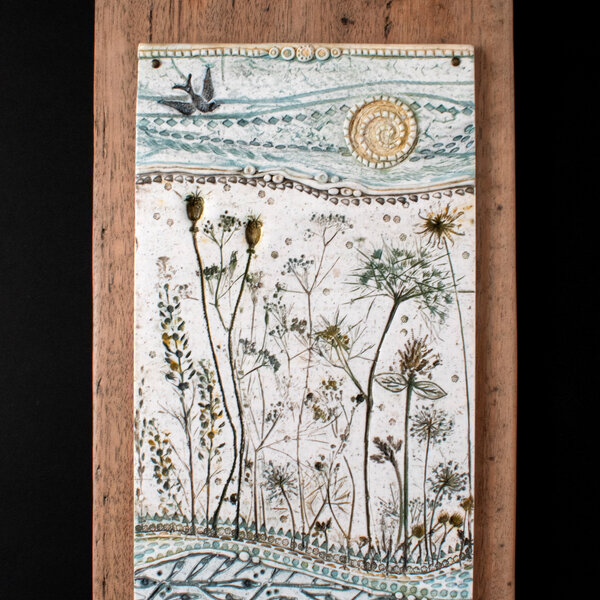 BOTANICAL WALL PLAQUE WITH OAK BACK BOARD