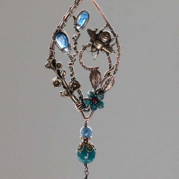 BEE WITH GEMSTONES CAR REAR-VIEW MIRROR DANGLE .... ADJUSTABLE