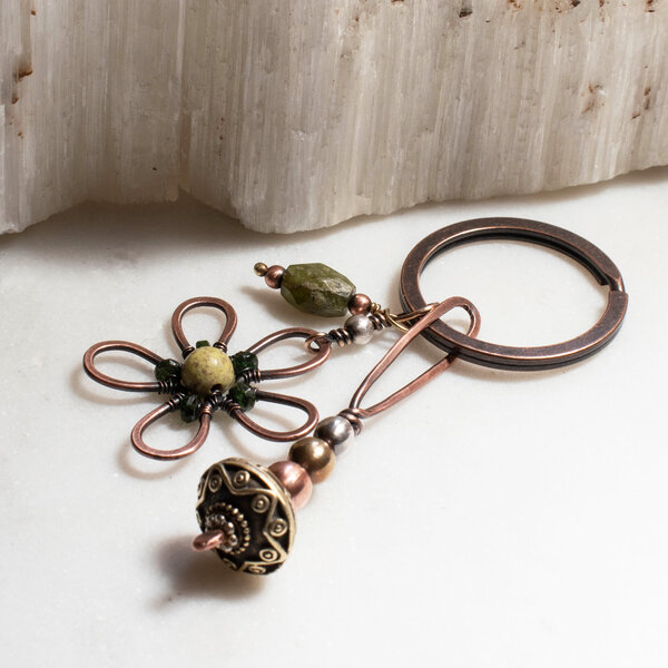 GREEN GEMSTONE FLOWER KEYCHAIN WITH SERPENTINE AND TOURMALINE