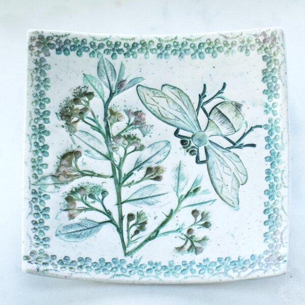 CURVED SQUARE RING DISH WITH BEE AND "VIBERNUM TINUS" FLOWERS