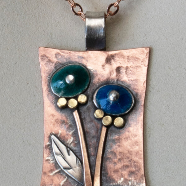 ENAMEL FLOWERS AND MIXED METAL PENDANT NECKLACE