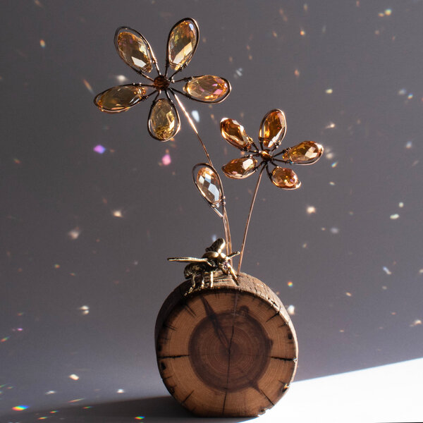 WHIMSICAL CRYSTAL FLOWERS & A BRASS BEE ON A LOG SLICE ... WINDOWSILL SUNCATCHER
