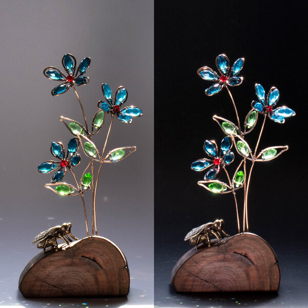 BLUE CRYSTAL FLOWERS WITH A BRASS BEE ON A LOG SLICE ... WINDOWSILL SUNCATCHER