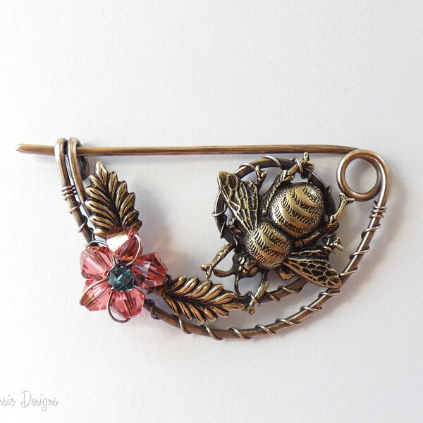 BEE SHAWL PIN/ SWEATER PIN WITH MIXED METALS AND A SWAROVSKI CRYSTAL FLOWER