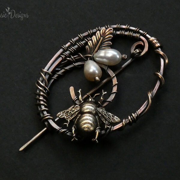 BEE SHAWL PIN/ SWEATER PIN WITH MIXED METALS AND FRESHWATER PEARL FLOWER BUDS