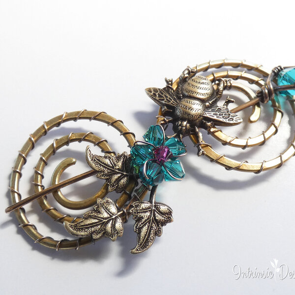 SPIRAL SHAWL PIN/ SWEATER PIN WITH SWAROVSKI CRYSTALS AND MIXED METALS