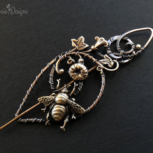 BEE SHAWL PIN/ SWEATER PIN WITH MIXED METALS AND SWAROVSKI CRYSTAL FLOWER